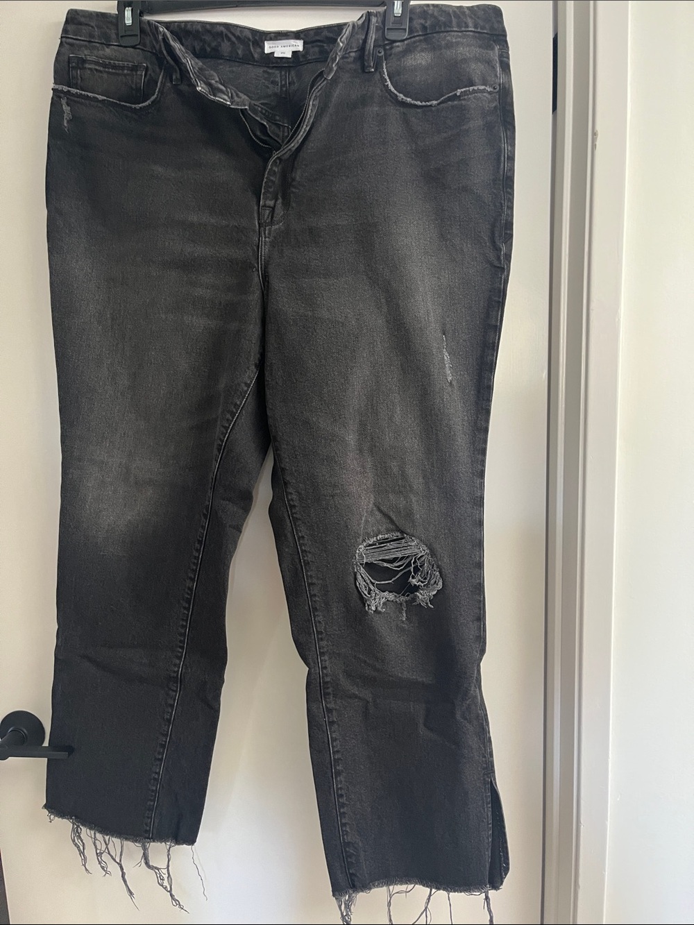 Good American Black Distressed Cropped Jeans